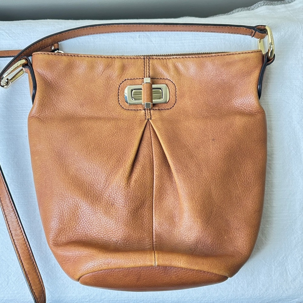B. Makowsky Bucket Bag Light Brown Leather Turn-lock Cross-Body
